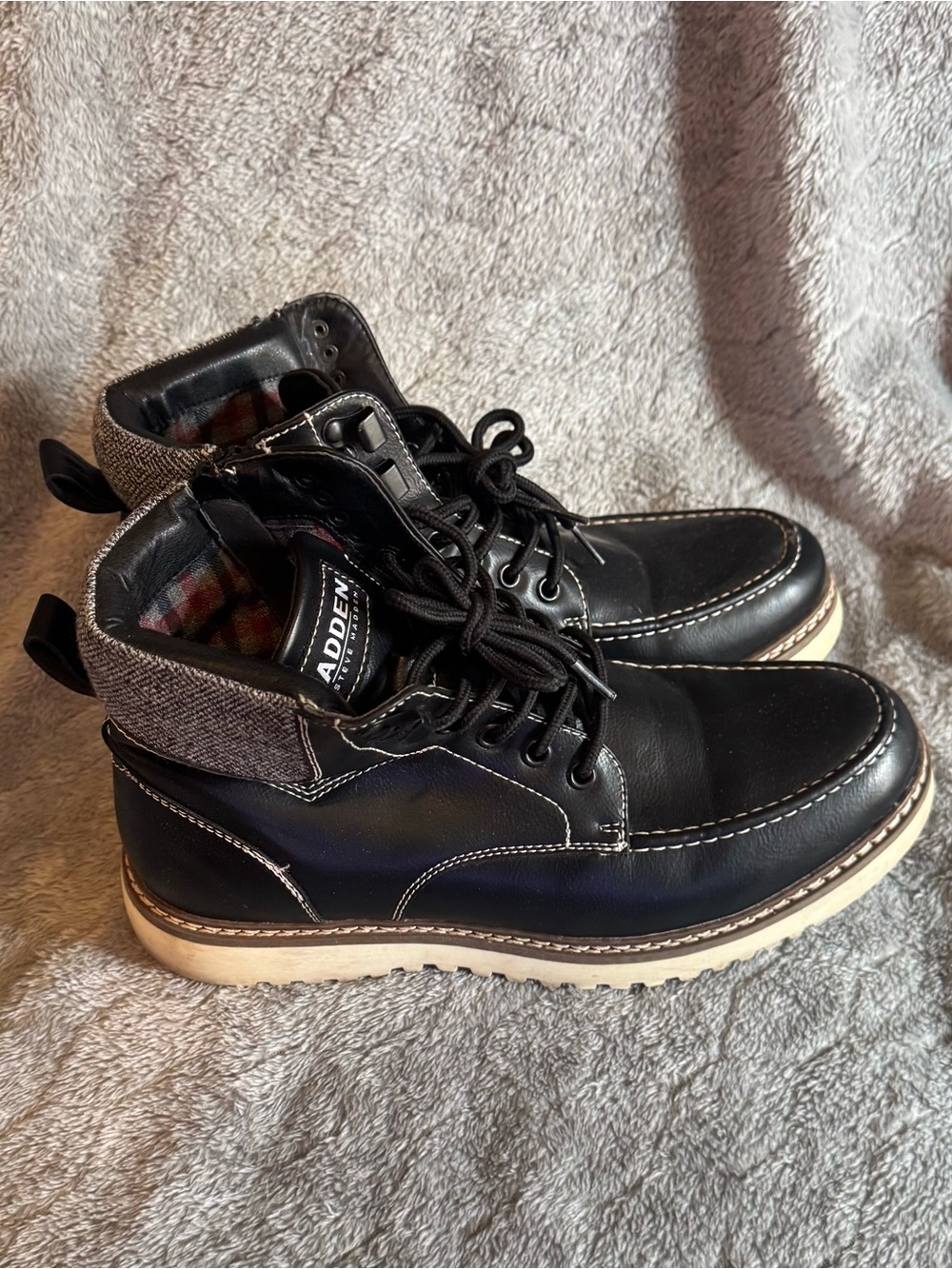 Steve Madden Black Leather Lace-Up Boots with Gray Fabric Collar
